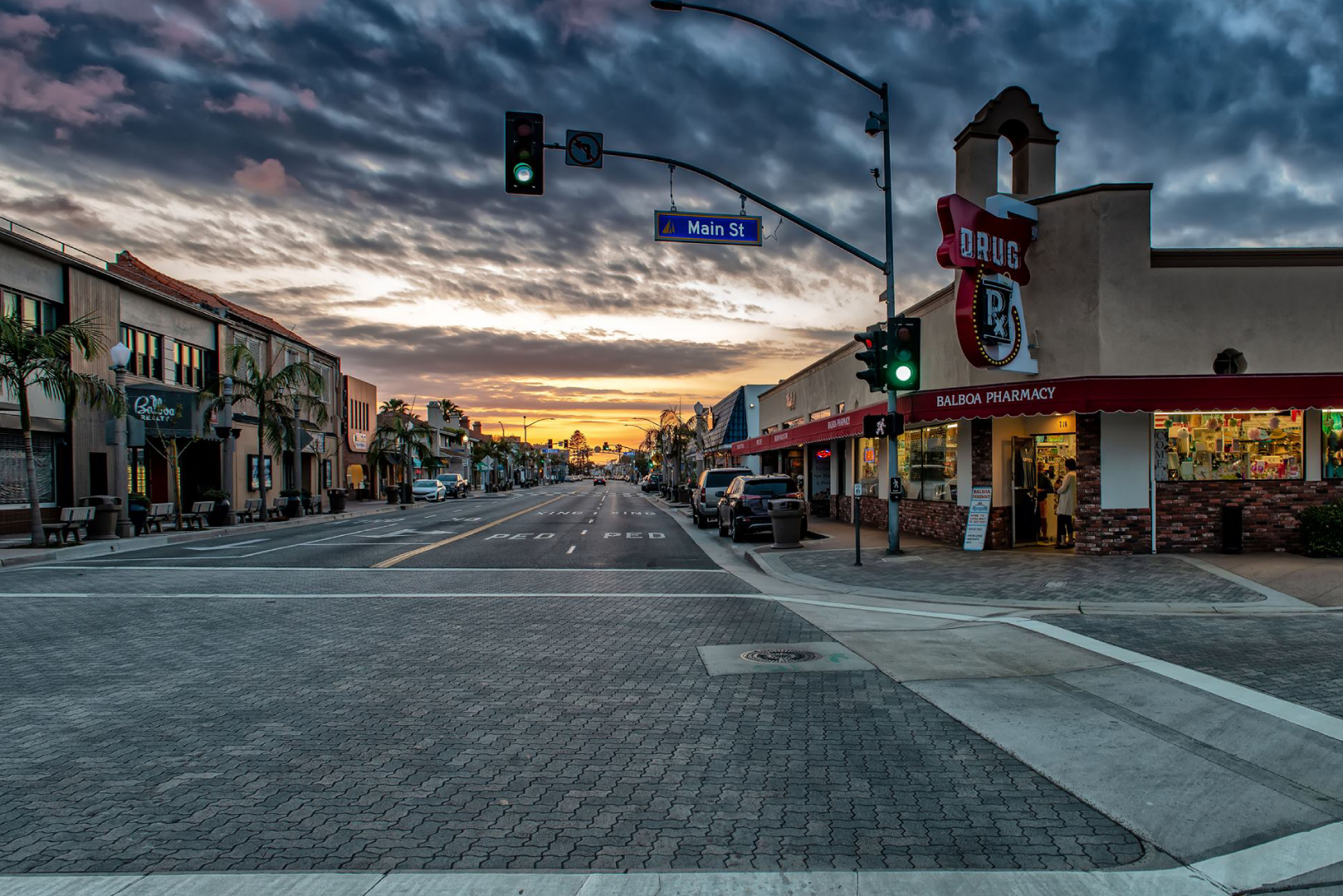 A view of E. Balboa Blvd at Main St.