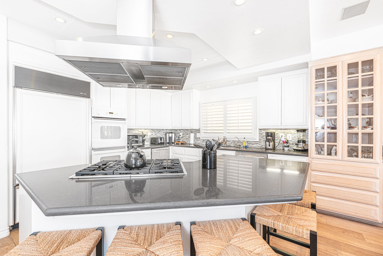 A view of the kitchen area