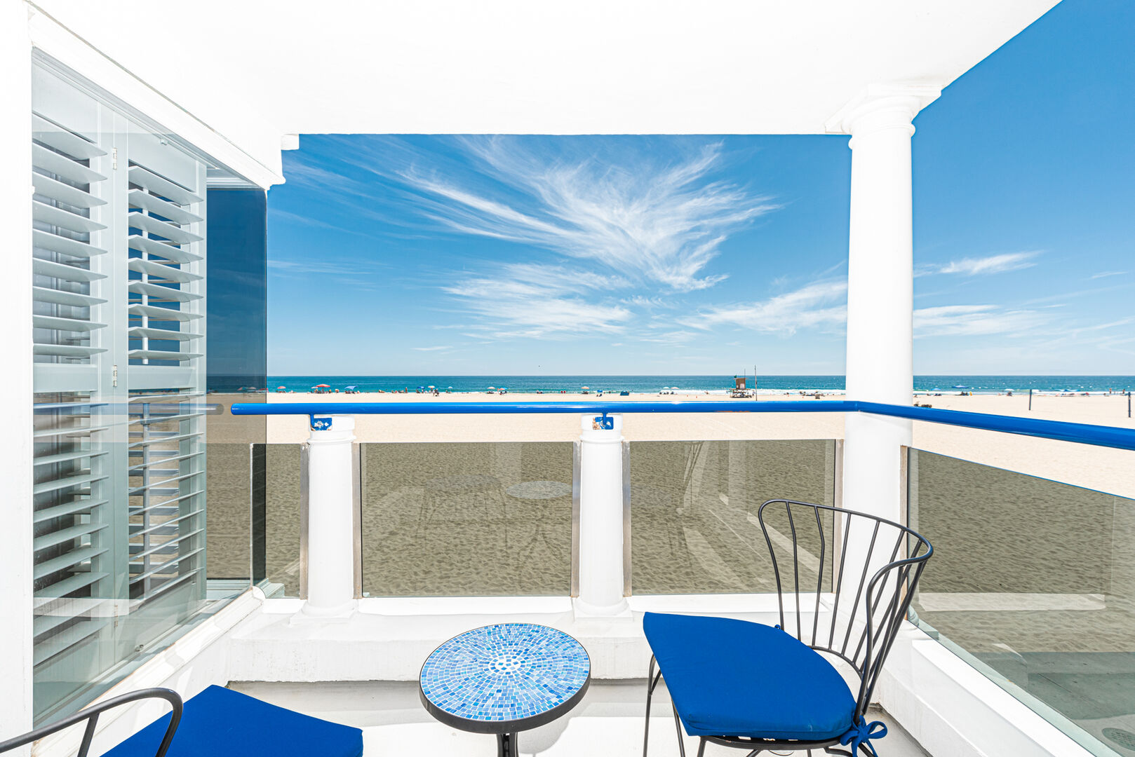 The small lanai attched to the primary bedroom