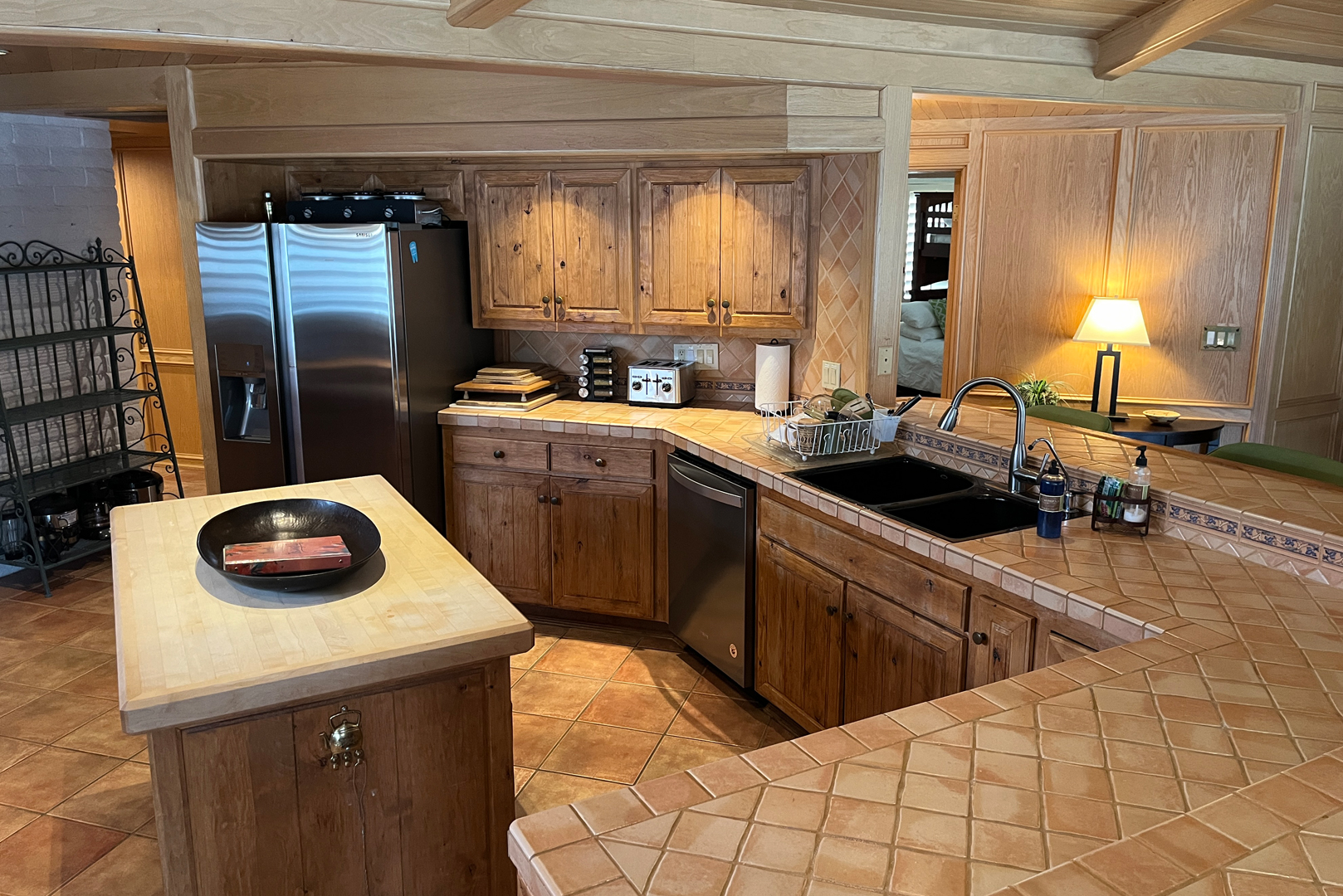 Another view of the kichen area